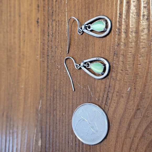 Pale green teardrop earrings - Picture 2 of 4